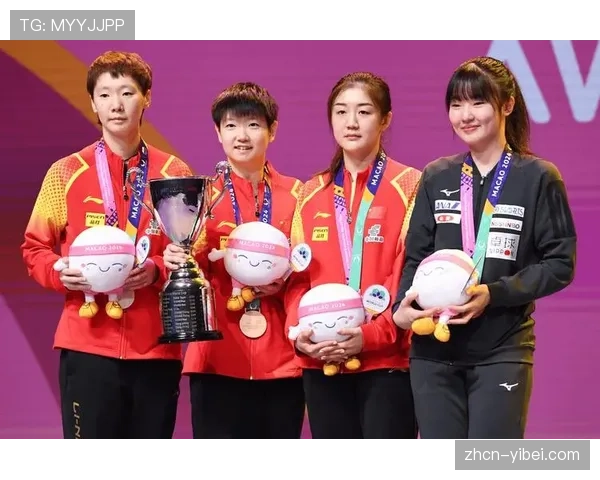 特写：候场区里，一对兄妹选手的相互鼓励